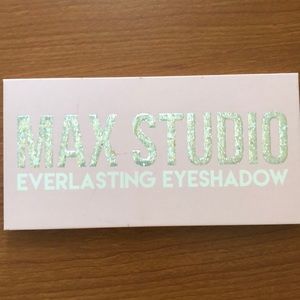 Max Studio Everlasting Eyeshadow Palette